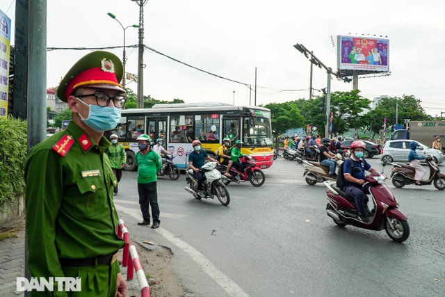 Cửa ngõ Hà Nội bất ngờ vắng vẻ, thông thoáng trong ngày cuối đợt nghỉ lễ - 4 Cửa ngõ Hà Nội bất ngờ vắng vẻ, thông thoáng trong ngày cuối đợt nghỉ lễ - 4