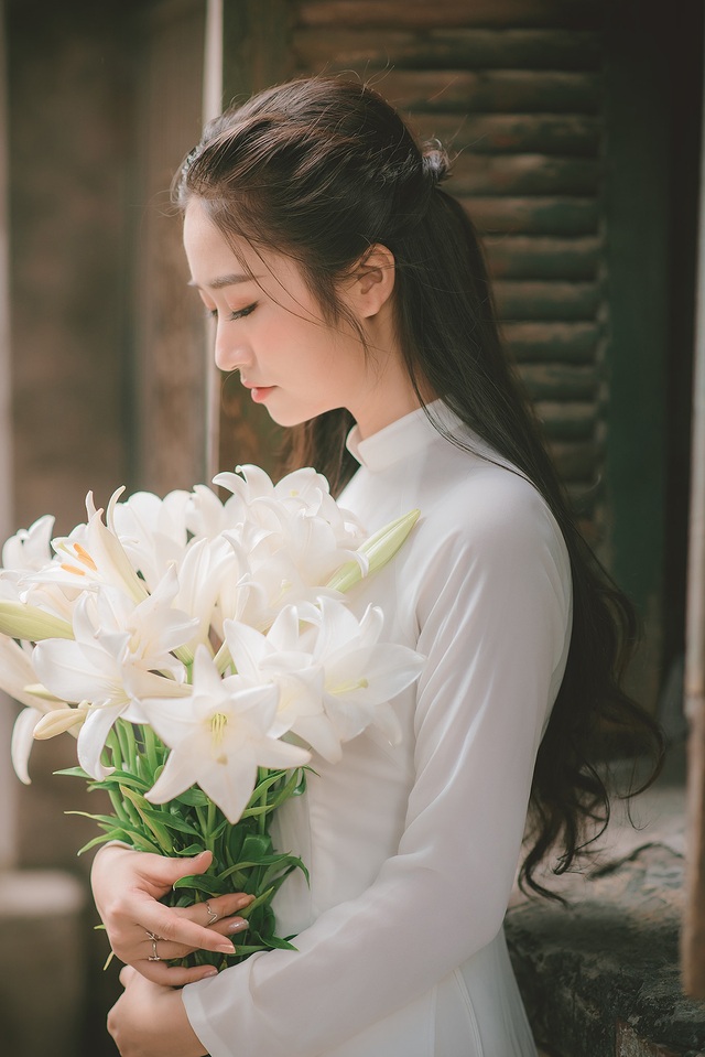 Thiếu nữ ghi điểm với vẻ đẹp mộc mạc bên hoa loa kèn - 10 Thiếu nữ ghi điểm với vẻ đẹp mộc mạc bên hoa loa kèn - 10