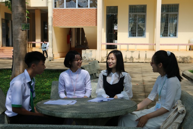 Nữ sinh vùng cao giành học bổng Mỹ, 18 tuổi đăng nghiên cứu tạp chí quốc tế - 2 Nữ sinh vùng cao giành học bổng Mỹ, 18 tuổi đăng nghiên cứu tạp chí quốc tế - 2