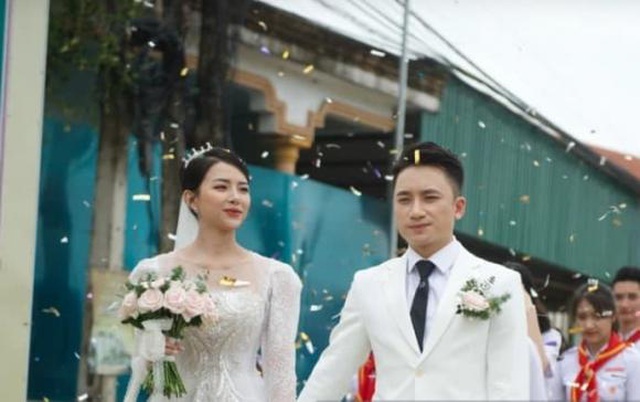 Phan Mạnh Quỳnh và vợ hot girl hoãn lễ cưới ở TP.HCM vì dịch bệnh