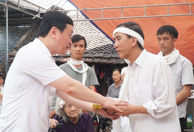 Chủ tịch tỉnh Nghệ An: Hành động của em Nhã rất dũng cảm, đáng tự hào - 2 Chủ tịch tỉnh Nghệ An: Hành động của em Nhã rất dũng cảm, đáng tự hào - 2