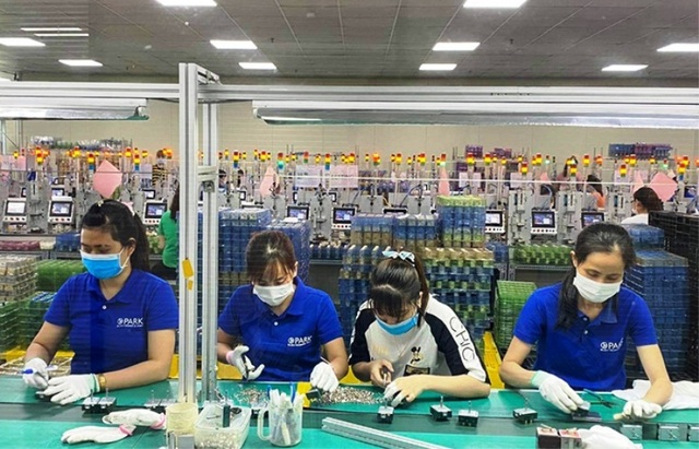 Hà Nam: Công nhân có biểu hiện ho, sốt... phải nghỉ làm và khai báo y tế - 1 Hà Nam: Công nhân có biểu hiện ho, sốt... phải nghỉ làm và khai báo y tế - 1