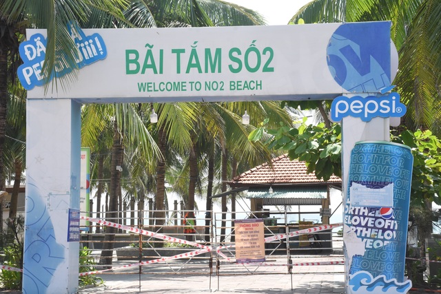 Bãi biển Đà Nẵng vắng người sau lệnh cấm - 2 Bãi biển Đà Nẵng vắng người sau lệnh cấm - 2