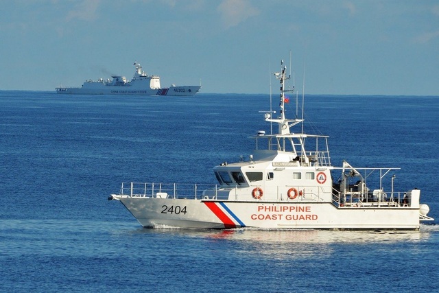 Tàu hải cảnh Trung Quốc bị nghi quấy rối tàu Philippines, Manila nóng mặt - 1