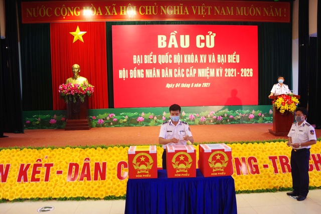 Lực lượng làm nhiệm vụ trên biển hôm nay đi bầu cử sớm nhất nước - 2 Lực lượng làm nhiệm vụ trên biển hôm nay đi bầu cử sớm nhất nước - 2