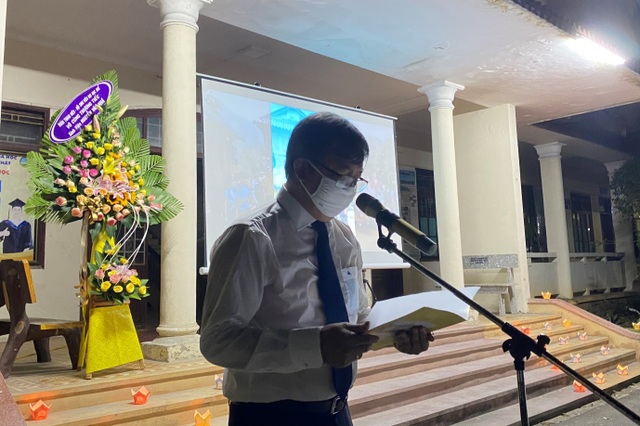 Nghẹn ngào lễ tưởng niệm nam sinh xả thân cứu 3 bạn nữ đuối nước - 5 Nghẹn ngào lễ tưởng niệm nam sinh xả thân cứu 3 bạn nữ đuối nước - 5