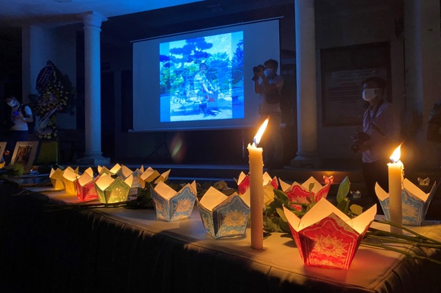 Nghẹn ngào lễ tưởng niệm nam sinh xả thân cứu 3 bạn nữ đuối nước - 9 Nghẹn ngào lễ tưởng niệm nam sinh xả thân cứu 3 bạn nữ đuối nước - 9