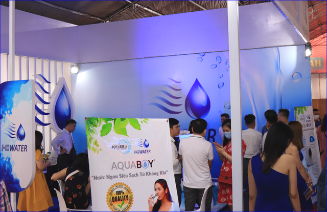 Người dân Sài Gòn bất ngờ khi trải nghiệm máy tạo nước từ không khí Aquaboy - 1