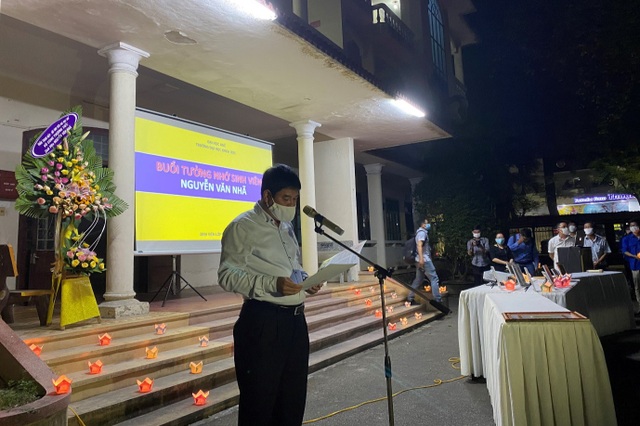 Nghẹn ngào lễ tưởng niệm nam sinh xả thân cứu 3 bạn nữ đuối nước - 4 Nghẹn ngào lễ tưởng niệm nam sinh xả thân cứu 3 bạn nữ đuối nước - 4