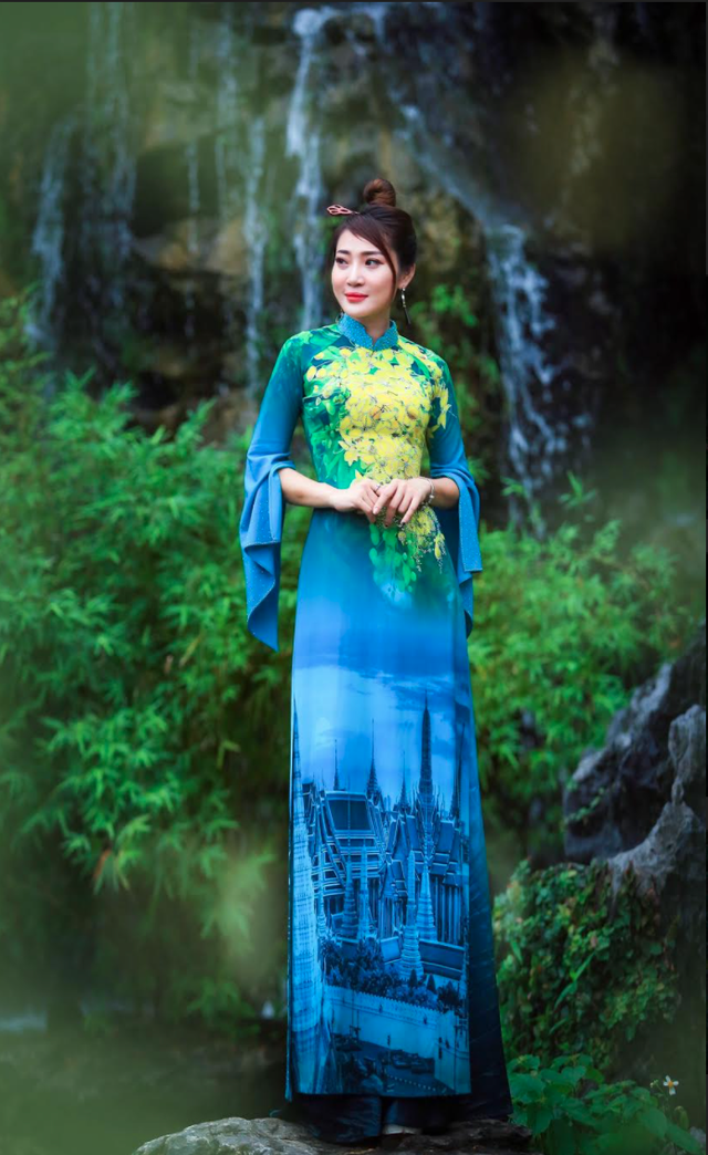NTK Hoàng Ly mang quốc hoa ASEAN lên áo dài