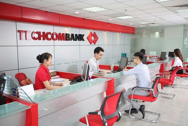 Techcombank: Lương nhân viên đạt đỉnh, cổ đông 10 năm không cổ tức - 1