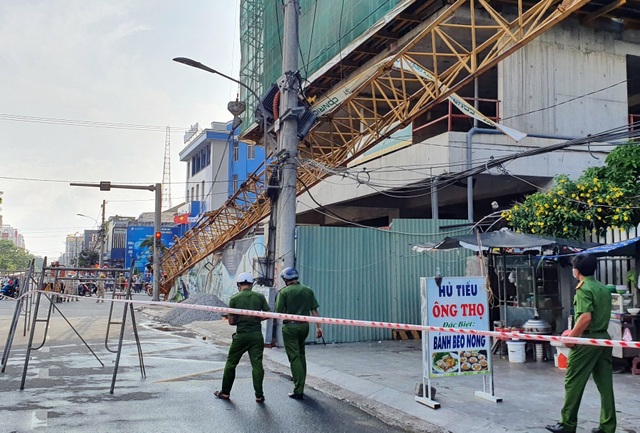 Phú Yên: Cứng người đứng nhìn cẩu tháp rơi từ tầng 20 xuống đường - 5