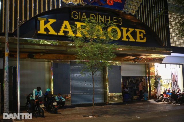 Sau vụ xử phạt karaoke trá hình, loạt phố massage ở TP.HCM đóng cửa im lìm - 5 Sau vụ xử phạt karaoke trá hình, loạt phố massage ở TP.HCM đóng cửa im lìm - 5