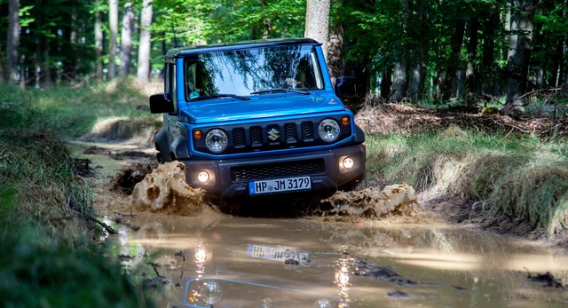 Kì lạ Suzuki Jimny cũ đắt hơn cả xe mới - 3