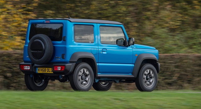 Kì lạ Suzuki Jimny cũ đắt hơn cả xe mới - 2