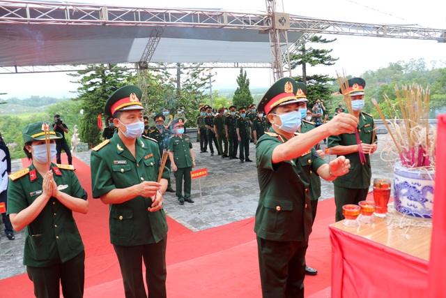 Thiêng liêng giây phút đón các anh về với đất mẹ - 2 Thiêng liêng giây phút đón các anh về với đất mẹ - 2