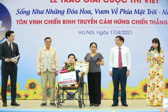 Chàng trai khuyết tật truyền cảm hứng cho người bệnh ung thư - 2 Chàng trai khuyết tật truyền cảm hứng cho người bệnh ung thư - 2