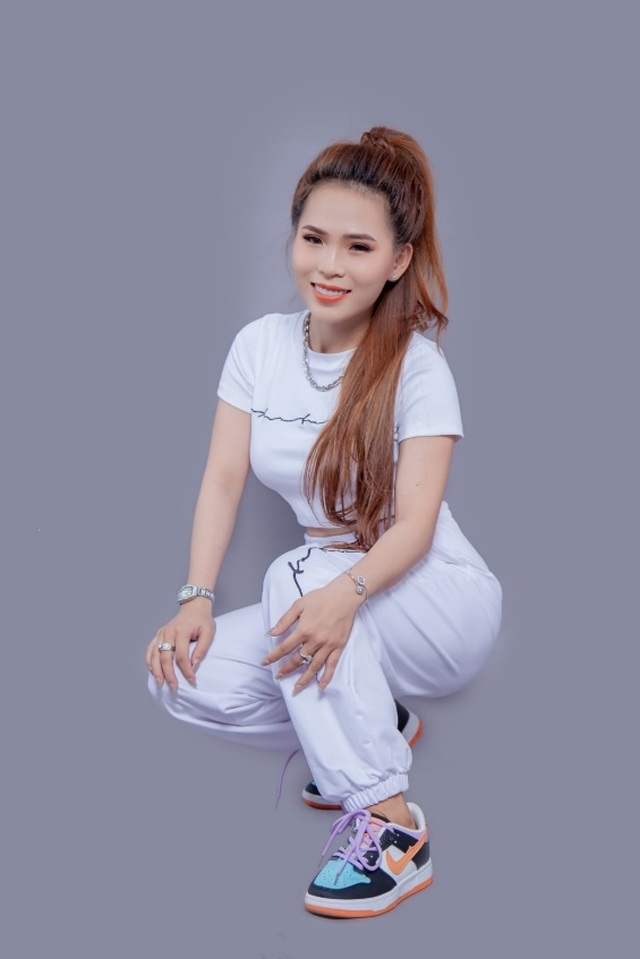 Khánh Ly Boutique: nỗ lực tôn vinh vẻ đẹp phái nữ - 2 Khánh Ly Boutique: nỗ lực tôn vinh vẻ đẹp phái nữ - 2