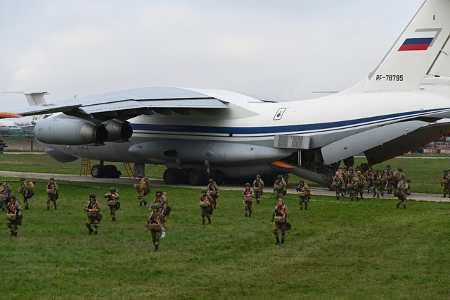 Mỹ nói 80.000 binh sĩ Nga vẫn áp sát biên giới Ukraine - 1 Mỹ nói 80.000 binh sĩ Nga vẫn áp sát biên giới Ukraine - 1