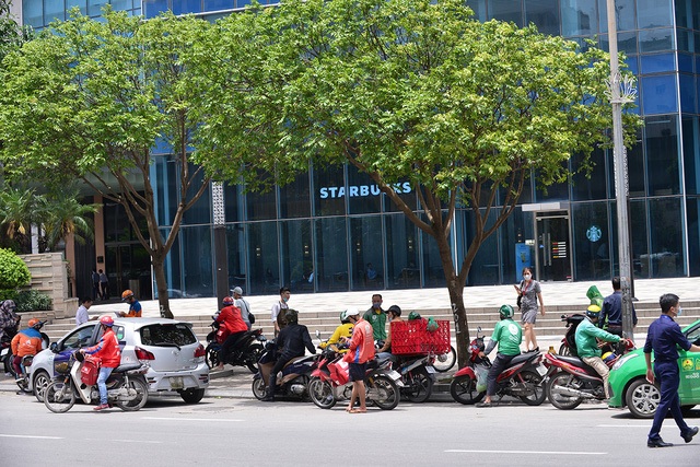 Shipper đồ ăn uống chạy không hết việc trong mùa dịch - 9 Shipper đồ ăn uống chạy không hết việc trong mùa dịch - 9