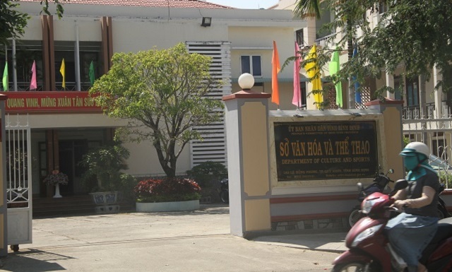 Buộc thôi việc phó giám đốc nhờ đối tượng côn đồ dằn mặt giám đốc sở - 1 Buộc thôi việc phó giám đốc nhờ đối tượng côn đồ dằn mặt giám đốc sở - 1