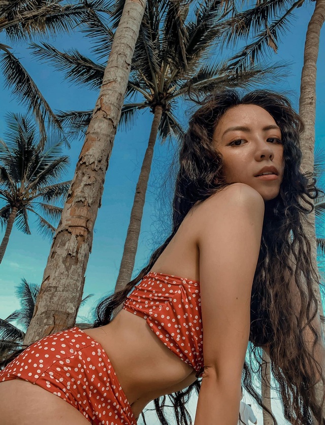 Dàn hot girl thế hệ mới khoe ảnh bikini nóng bỏng - 1