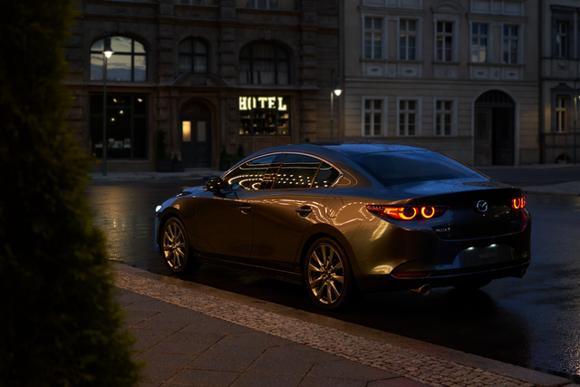 An tâm tận hưởng mùa hè cùng xe Mazda - 2