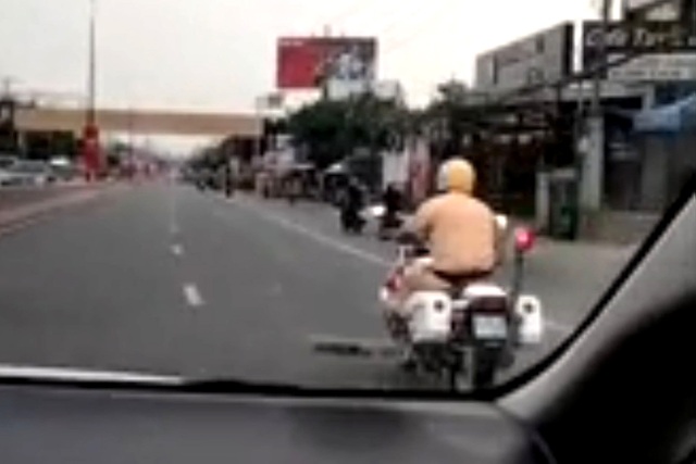 CSGT mở đường đưa sản phụ đang chuyển dạ đến bệnh viện kịp thời - 2 CSGT mở đường đưa sản phụ đang chuyển dạ đến bệnh viện kịp thời - 2