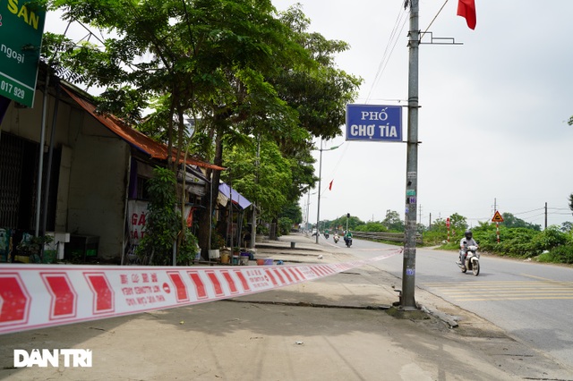 Cận cảnh khu vực phong tỏa gần 6.000 người dân ở ngoại thành Hà Nội - 2 Cận cảnh khu vực phong tỏa gần 6.000 người dân ở ngoại thành Hà Nội - 2