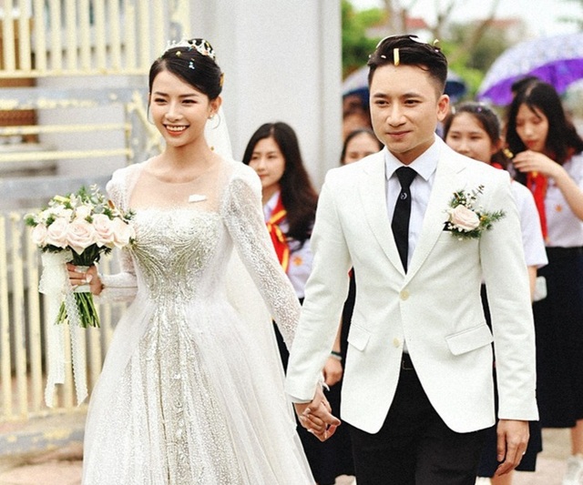 Sao Việt cưới chạy dịch, hoãn cưới vì Covid-19 bùng phát nhiều nơi - 1 Sao Việt cưới chạy dịch, hoãn cưới vì Covid-19 bùng phát nhiều nơi - 1