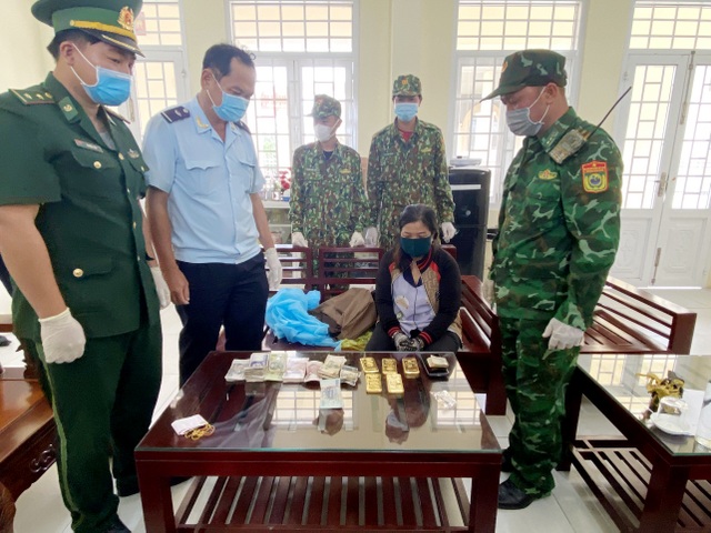 Nghi án người phụ nữ chuyển 5kg vàng từ Campuchia về Việt Nam - 1