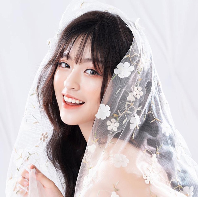 Hot girl trứng rán rũ bỏ vẻ ngây thơ, ngày càng gợi cảm và quyến rũ - 10 Hot girl trứng rán rũ bỏ vẻ ngây thơ, ngày càng gợi cảm và quyến rũ - 10