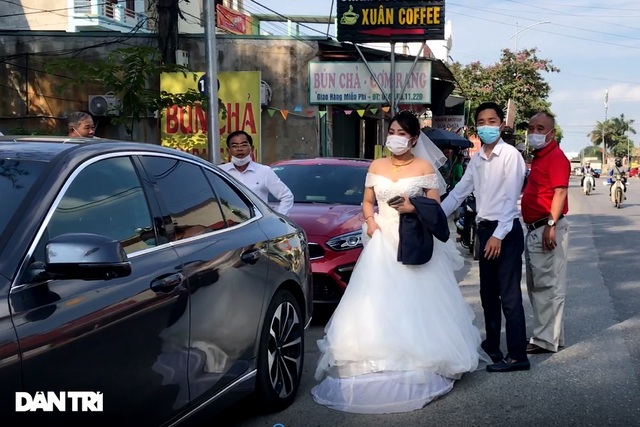 Lo ngại cách ly, đoàn rước dâu quay xe khi gần tới nhà trai ở Thuận Thành - 6 Lo ngại cách ly, đoàn rước dâu quay xe khi gần tới nhà trai ở Thuận Thành - 6