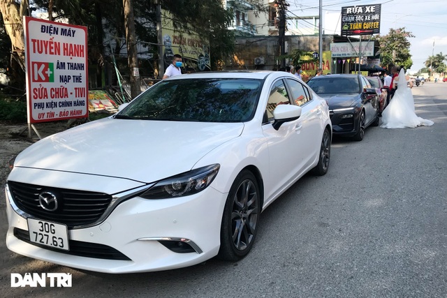 Lo ngại cách ly, đoàn rước dâu quay xe khi gần tới nhà trai ở Thuận Thành - 5 Lo ngại cách ly, đoàn rước dâu quay xe khi gần tới nhà trai ở Thuận Thành - 5