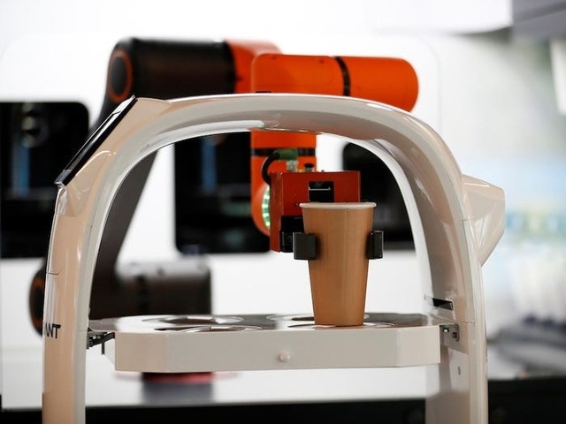Quán cà phê thuê robot làm nhân viên phục vụ khách - 3 Quán cà phê thuê robot làm nhân viên phục vụ khách - 3