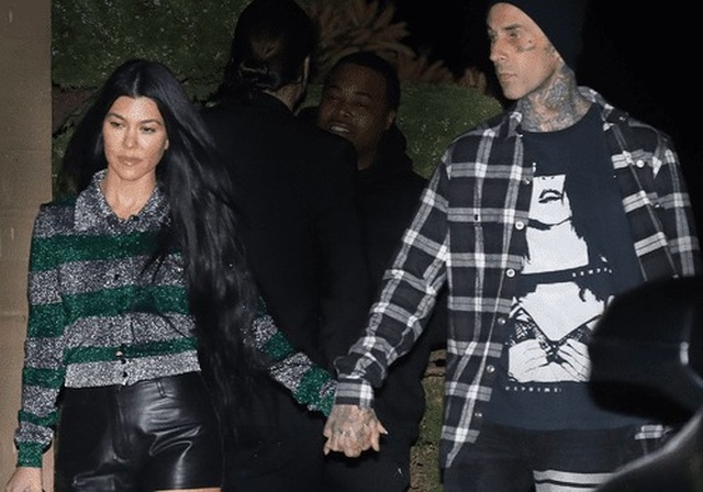 Bạn trai tặng một nhà hoa cho Kourtney Kardashian - 6 Bạn trai tặng một nhà hoa cho Kourtney Kardashian - 6