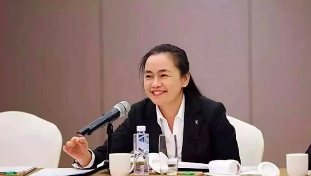 Khốc liệt cuộc cạnh tranh giành ngôi nữ tỷ phú giàu nhất Trung Quốc - 3 Khốc liệt cuộc cạnh tranh giành ngôi nữ tỷ phú giàu nhất Trung Quốc - 3