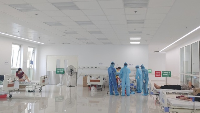 BV Bạch Mai chia lửa, tiếp nhận gần 200 bệnh nhân từ BV Bệnh Nhiệt đới TW - 1 BV Bạch Mai chia lửa, tiếp nhận gần 200 bệnh nhân từ BV Bệnh Nhiệt đới TW - 1