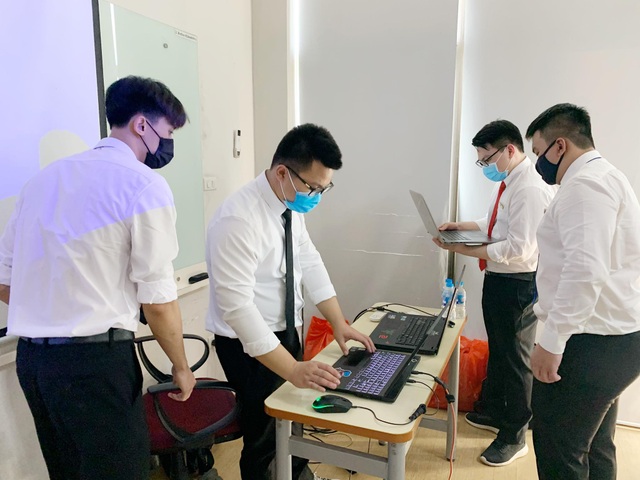 SV FPT làm web hỗ trợ cứu nạn người dân vùng lũ - 2 SV FPT làm web hỗ trợ cứu nạn người dân vùng lũ - 2