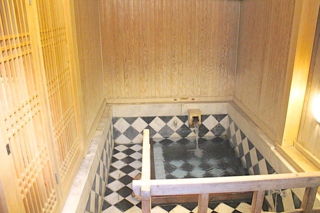Suối khoáng nóng 1.300 năm tuổi với những điều kỳ bí ở Nhật - 4 Suối khoáng nóng 1.300 năm tuổi với những điều kỳ bí ở Nhật - 4