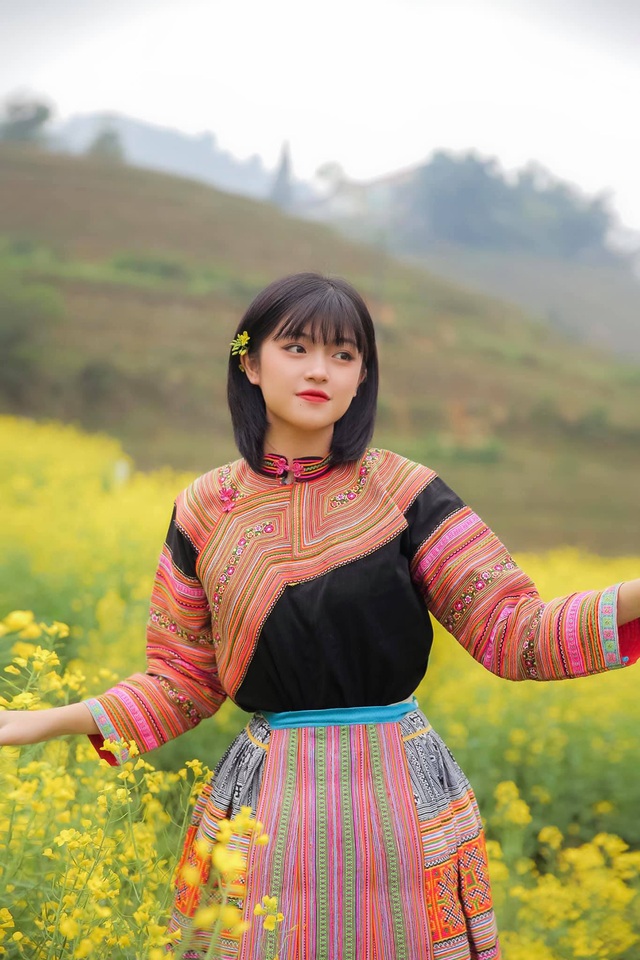 Hot girl ảnh thẻ dân tộc Giáy ngày càng xinh đẹp sau một năm nổi tiếng - 9 Hot girl ảnh thẻ dân tộc Giáy ngày càng xinh đẹp sau một năm nổi tiếng - 9
