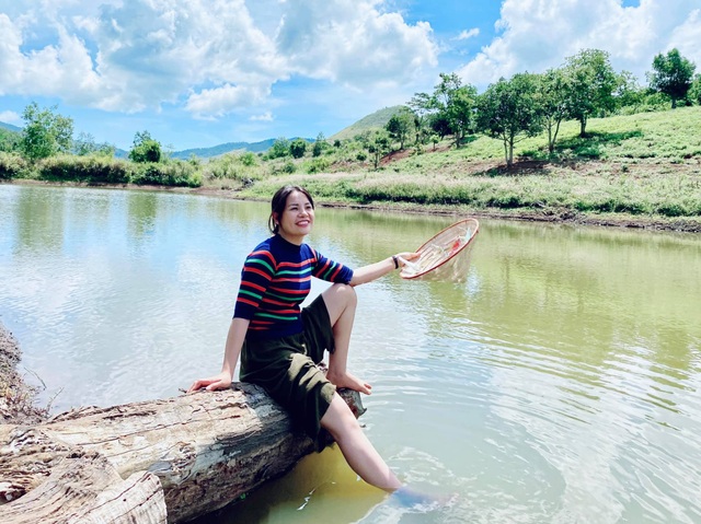 Cô gái bỏ nhà phố, xe sang ở Sài Gòn về quê cuốc đất làm nông dân - 8 Cô gái bỏ nhà phố, xe sang ở Sài Gòn về quê cuốc đất làm nông dân - 8