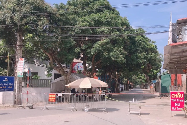 Hà Nội khẩn cấp phong tỏa cả xã sau ghi nhận 7 người dương tính SARS-CoV-2 - 1 Hà Nội khẩn cấp phong tỏa cả xã sau ghi nhận 7 người dương tính SARS-CoV-2 - 1