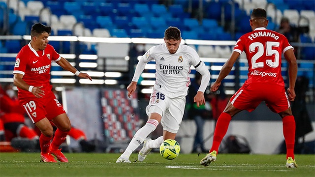 Hòa nghẹt thở Sevilla, Real Madrid lỡ cơ hội soán ngôi Atletico - 2 Hòa nghẹt thở Sevilla, Real Madrid lỡ cơ hội soán ngôi Atletico - 2