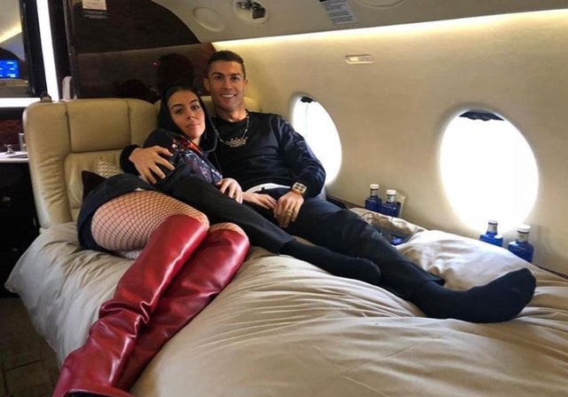 Bạn gái C.Ronaldo và những lần khoe ảnh sang chảnh trong máy bay riêng - 2 Bạn gái C.Ronaldo và những lần khoe ảnh sang chảnh trong máy bay riêng - 2
