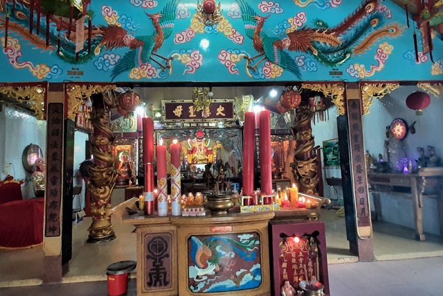 A unique temple to worship Mrs. Hoa in the heart of Soc Trang city - 2