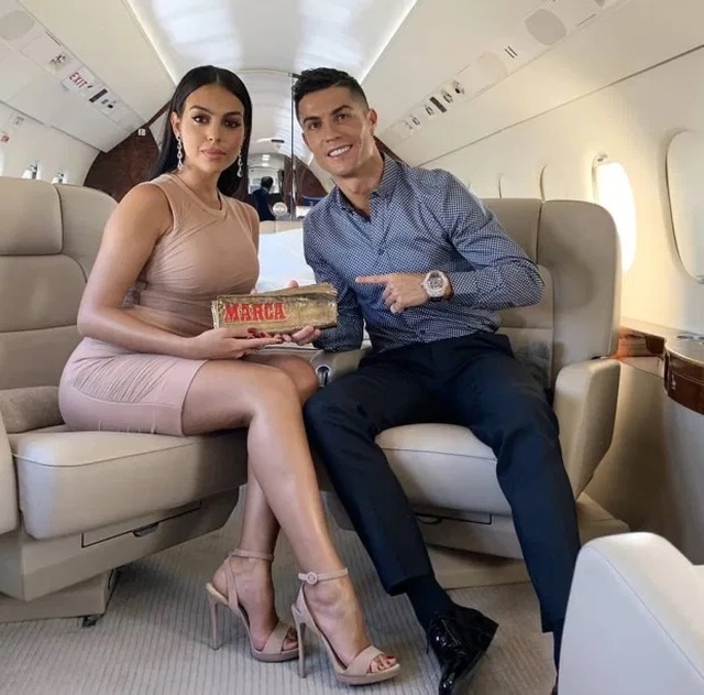 Bạn gái C.Ronaldo và những lần khoe ảnh sang chảnh trong máy bay riêng - 3