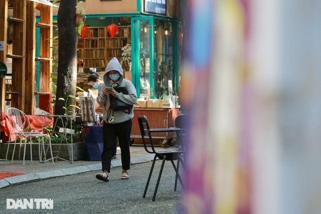 Vì sao người Sài Gòn không nghe điện thoại trên đường phố? - 2 Vì sao người Sài Gòn không nghe điện thoại trên đường phố? - 2