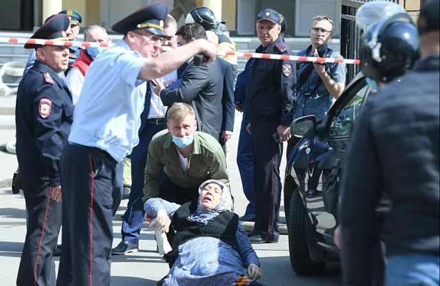 Xả súng kinh hoàng ở trường học Nga, ít nhất 11 người chết - 1