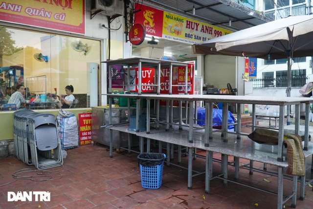 Hàng loạt quán bia ở Hà Nội gấp rút đóng cửa tạm thời vì dịch Covid-19 - 9 Hàng loạt quán bia ở Hà Nội gấp rút đóng cửa tạm thời vì dịch Covid-19 - 9